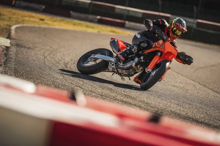 KTM представляет подробности о 2027 450 SMR — фото 4