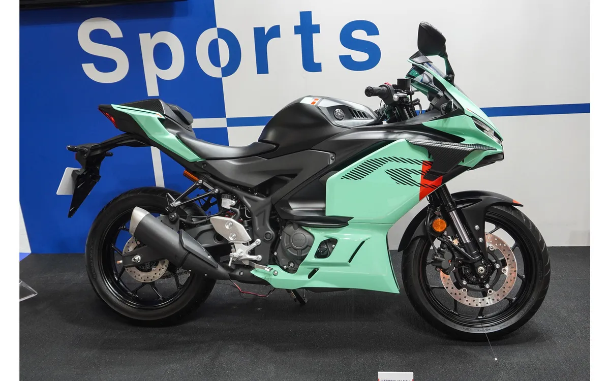Япония: Yamaha представила новые YZF-R3 и YZF-R25 в цвете Light Green