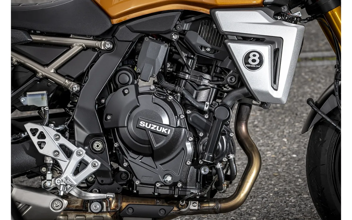 Тест-драйв Suzuki GSX-8T: не просто «ретро», а мощный современный нейкед