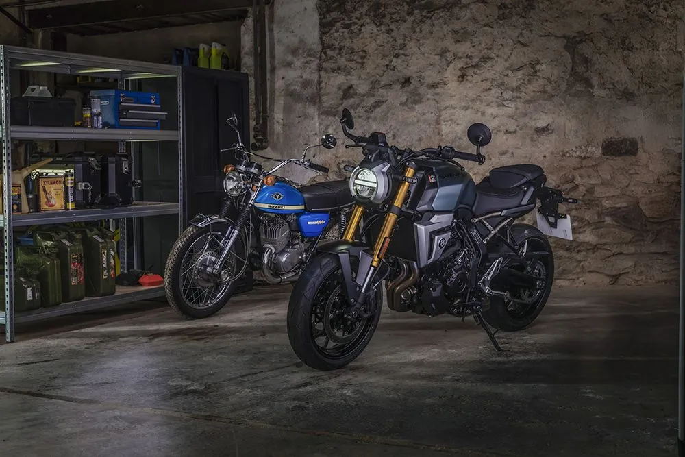 Suzuki представила нео-ретро GSX-8T и GSX-8TT: дань уважения легендарному T500 — фото 4