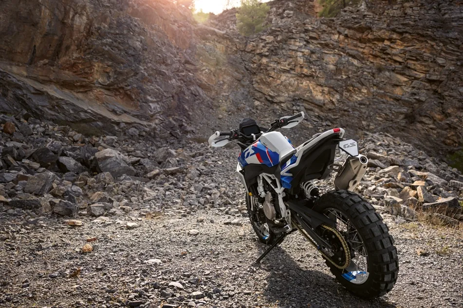 BMW Motorrad подтвердила: концепт F 450 GS покажут до конца 2025 года — фото 3
