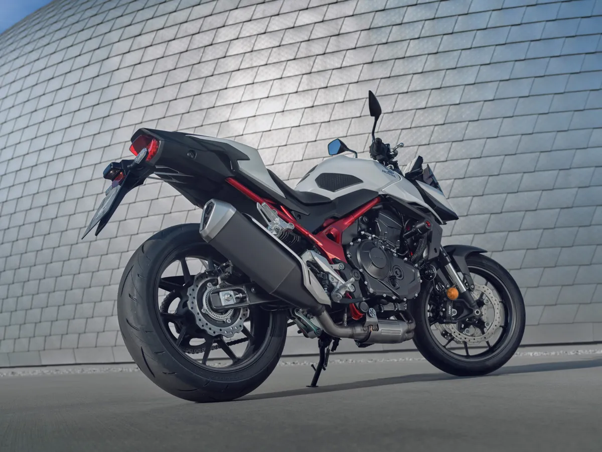 Honda CB750 2025 выходит на малайзийский рынок: обновлённый стритфайтер с новыми технологиями — фото 3