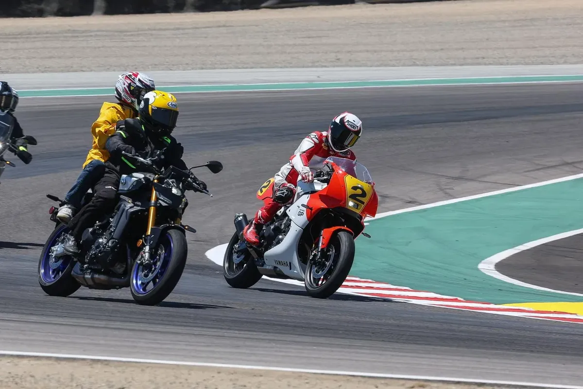 Уэйн Рейни снова в седле: легенда MotoGP проехала по Лагуне Секе спустя 32 года