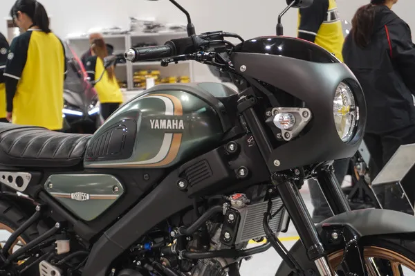 Yamaha XSR155: новый неоретро-байк с возможностью движения по трассам появится в Японии этим летом — фото 3