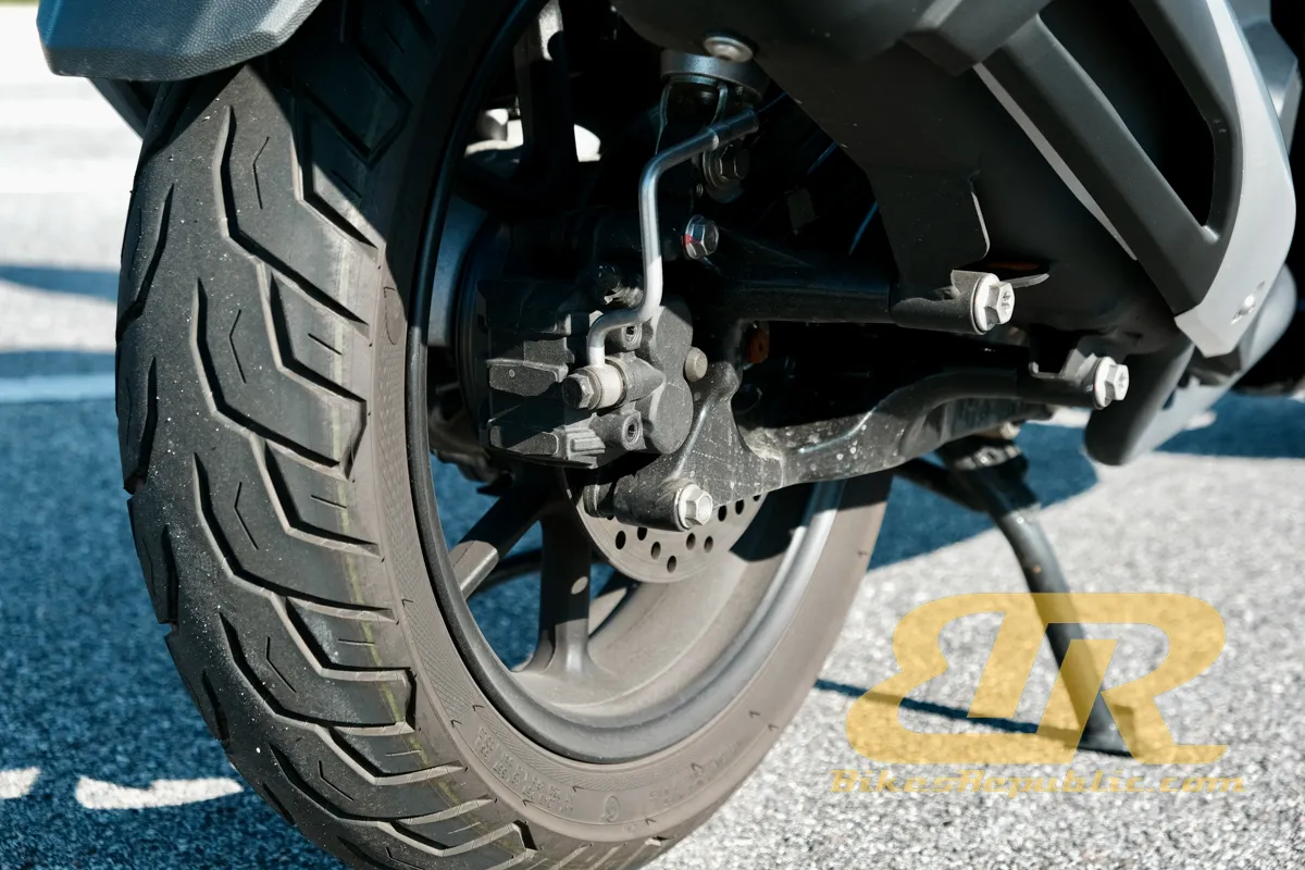 QJMotor AX200s 2025: городской спорт-скутер, который удивляет динамикой и управляемостью — фото 4