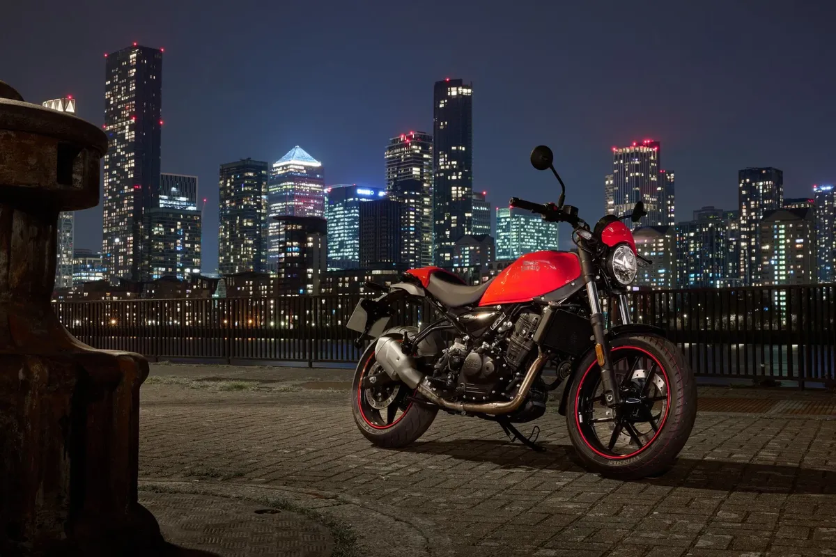 Royal Enfield Guerrilla 450: нулевая процентная ставка на весь модельный ряд — фото 2