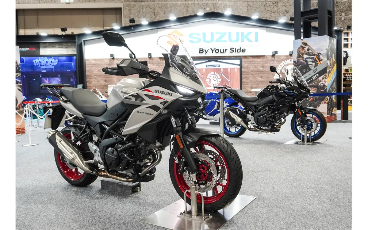 Suzuki представила новый кроссовер SV-7GX с V-образным двухцилиндровым двигателем на Осака-шоу 2026