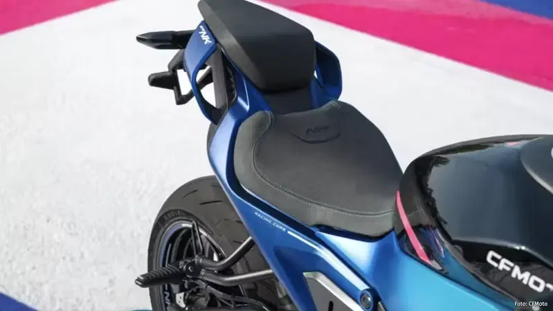 CFMoto 675 NK Aspar Edition: лимитированная версия в честь побед в Moto3 — фото 4