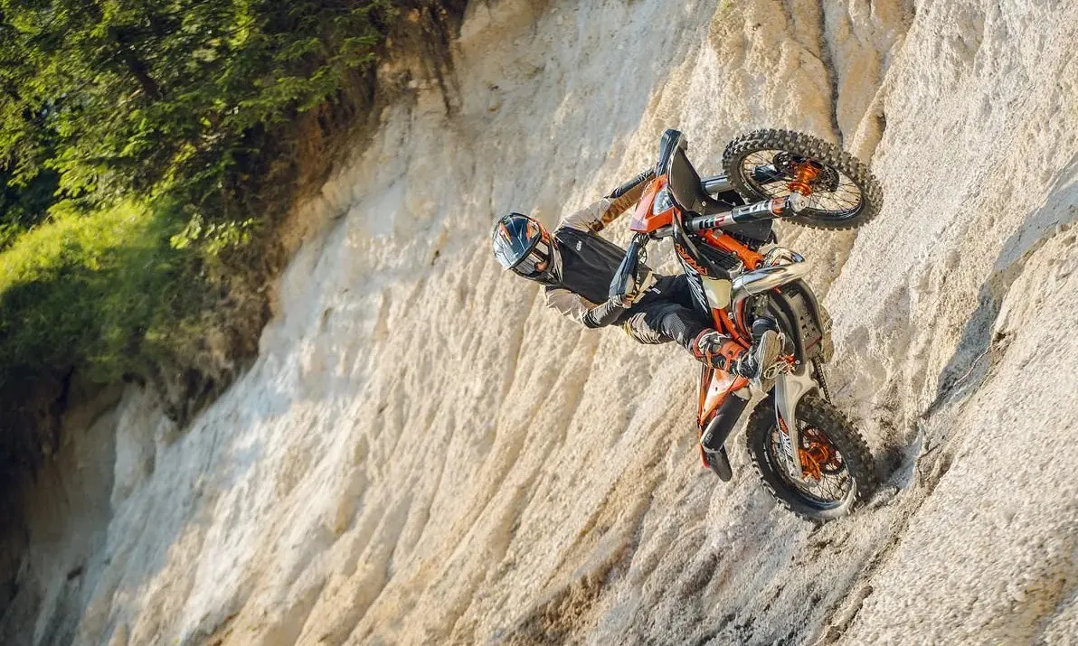KTM 300 EXC Hardenduro на 2027 год: только новые графики