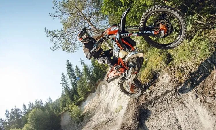 KTM 300 EXC Hardenduro на 2027 год: только новые графики — фото 4