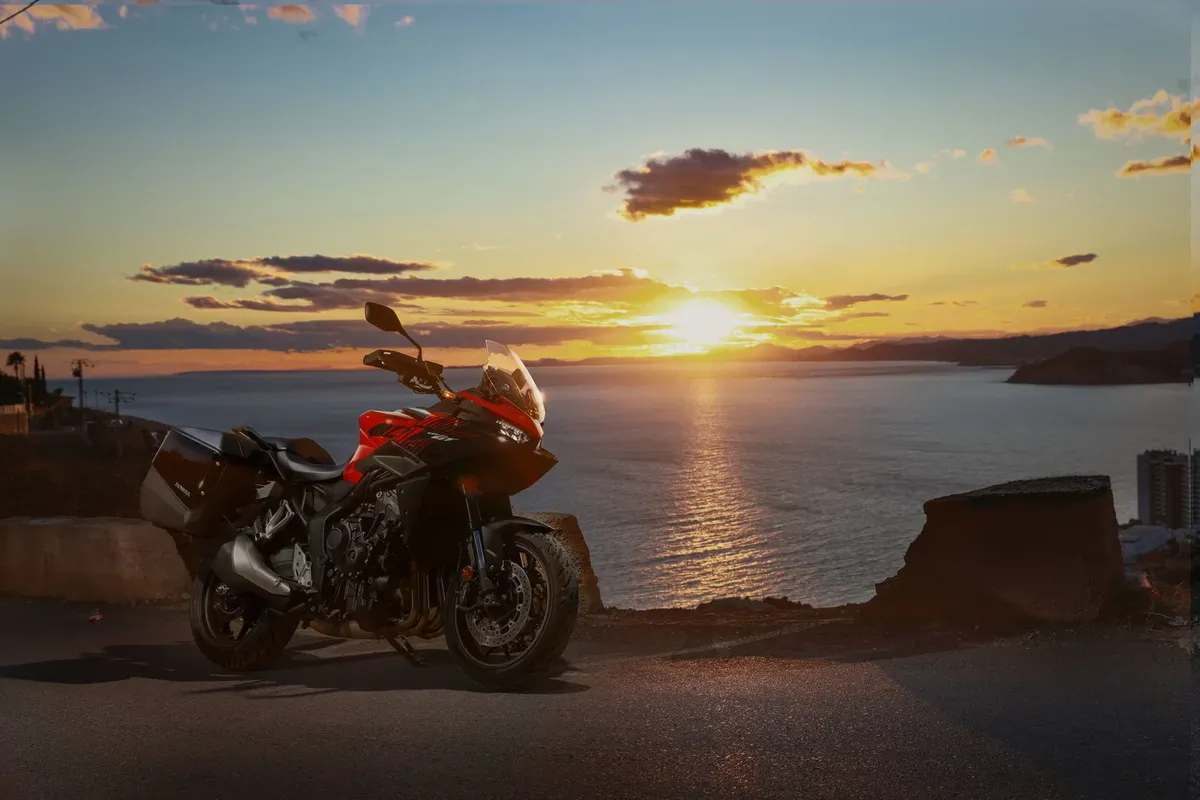 Honda CB1000GT второй месяц подряд становится бестселлером в Великобритании — фото 2
