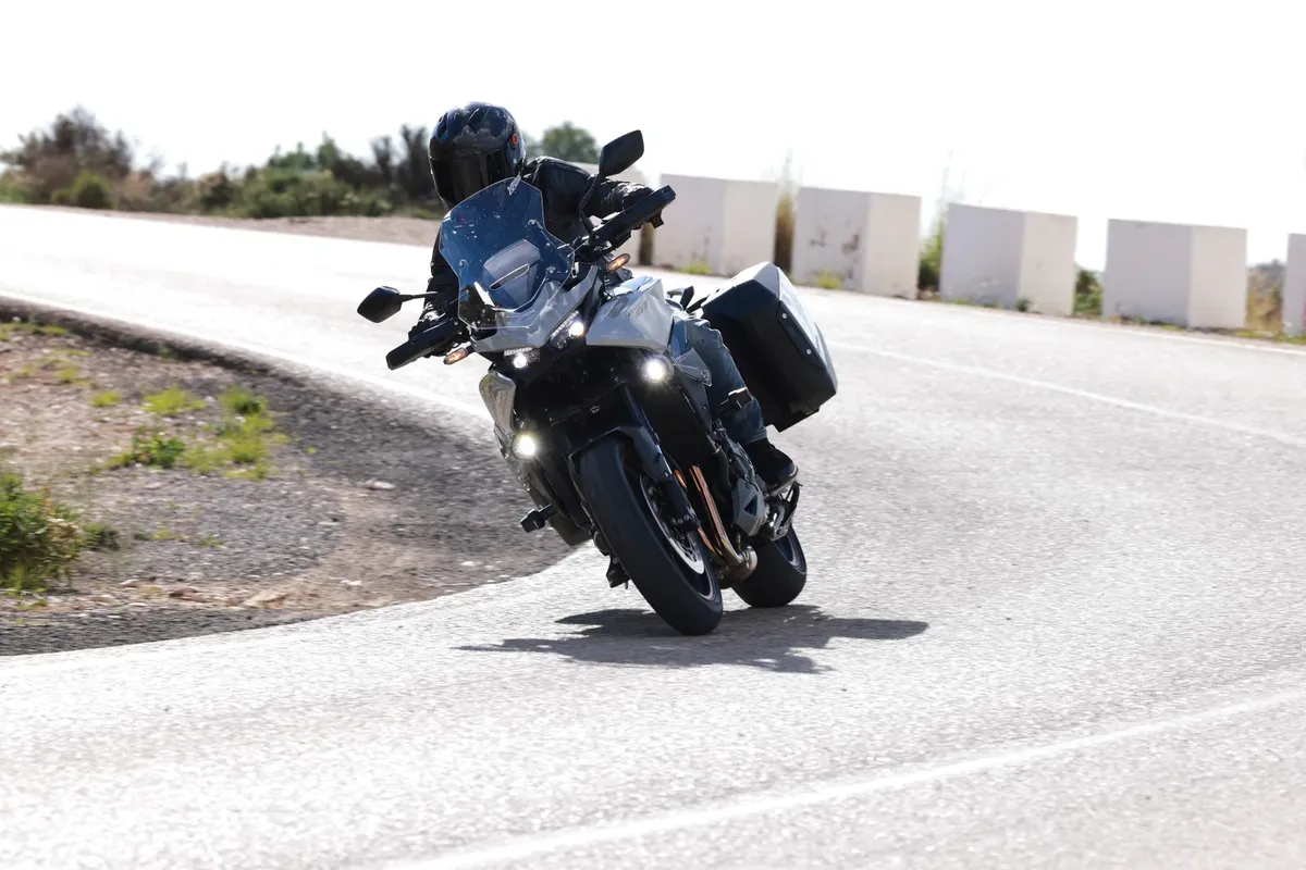 Honda CB1000GT второй месяц подряд становится бестселлером в Великобритании — фото 3