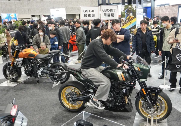 Непохожий на Suzuki? Новый неоретро-байк GSX-8T и GSX-8TT привлекают внимание на Осака Моторцикл Шоу 2026 — фото 4