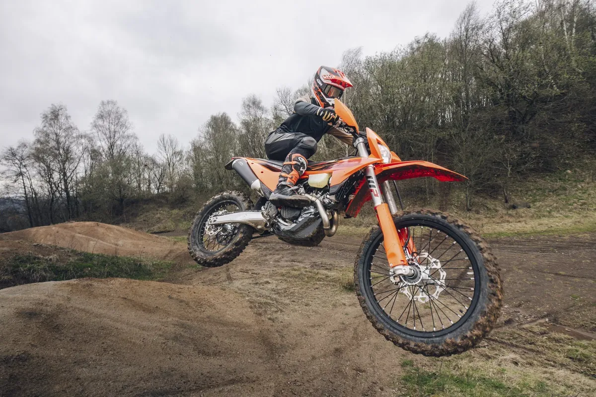KTM запускает новую кампанию тест-райдов со всей линейкой эндуро 2027 года — фото 3