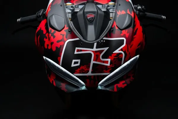 «Хочу…»: спецверсии Ducati Panigale V2 в стиле пилотов MotoGP вызвали ажиотаж в соцсетях, удивив скоростью распродажи