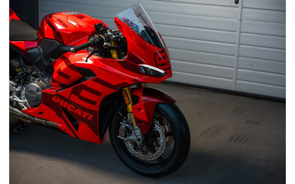 «Хочу…»: спецверсии Ducati Panigale V2 в стиле пилотов MotoGP вызвали ажиотаж в соцсетях, удивив скоростью распродажи — фото 4