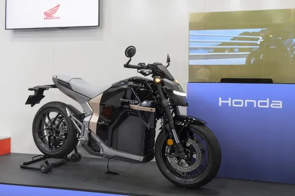 Электрический мотоцикл Honda WN7 получил высшую награду iF Design Award Gold — фото 2