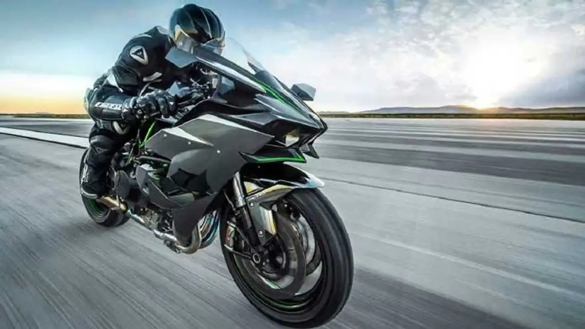 Kawasaki публикует первый тизер обновлённой суперзаряженной Ninja H2