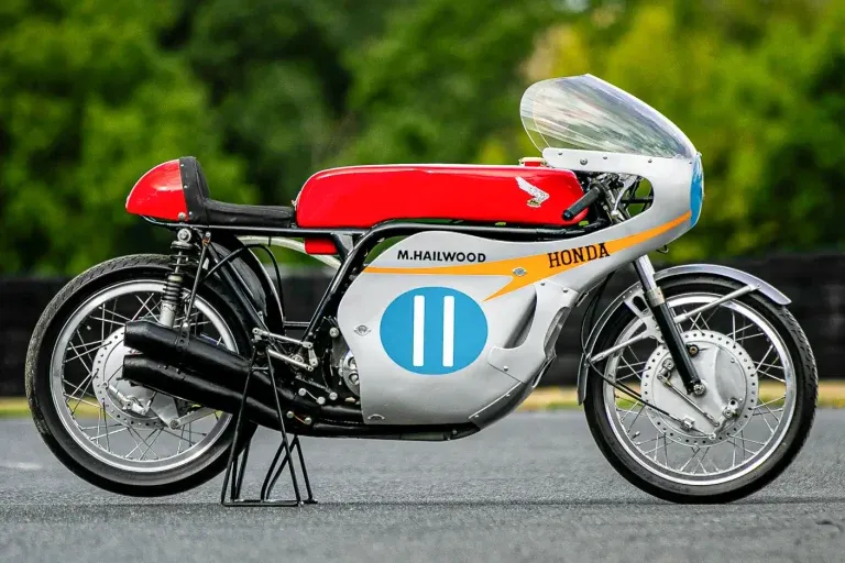 Мотоцикл Honda RC173 Майка Хейлвуда 1966 года выставлен на аукцион — фото 2