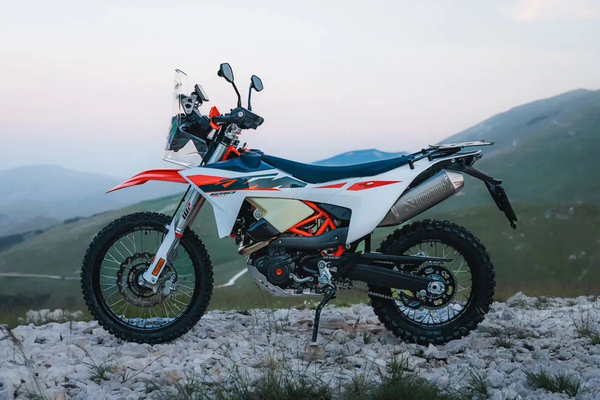 KTM официально представила новый 690 Rally: большой одноцилиндровый раллийный мотоцикл