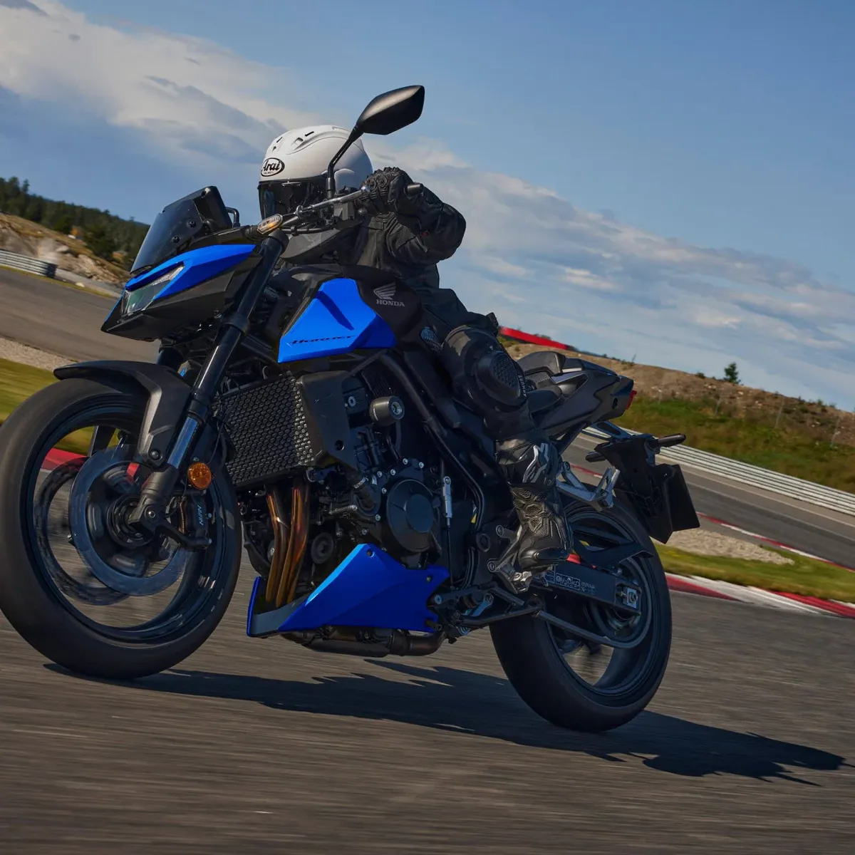 Ducati совместно с Pirelli и SACS Marine создает новый скоростной катер RIB — фото 3