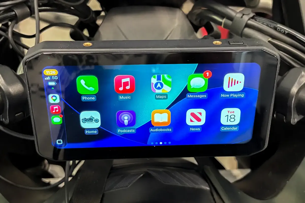 Обзор CPMC X6: мотоциклетный CarPlay с шероховатостями