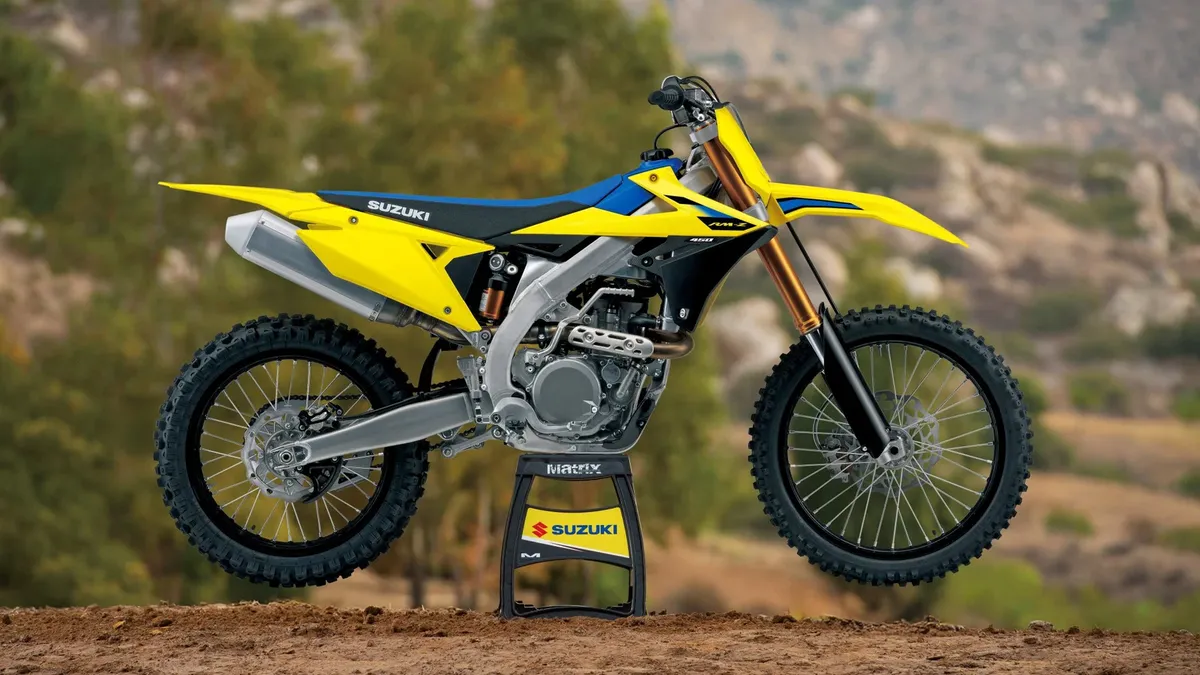 Suzuki RM-Z450 теперь доступна со скидкой £1 000 в рамках программы первоначального взноса