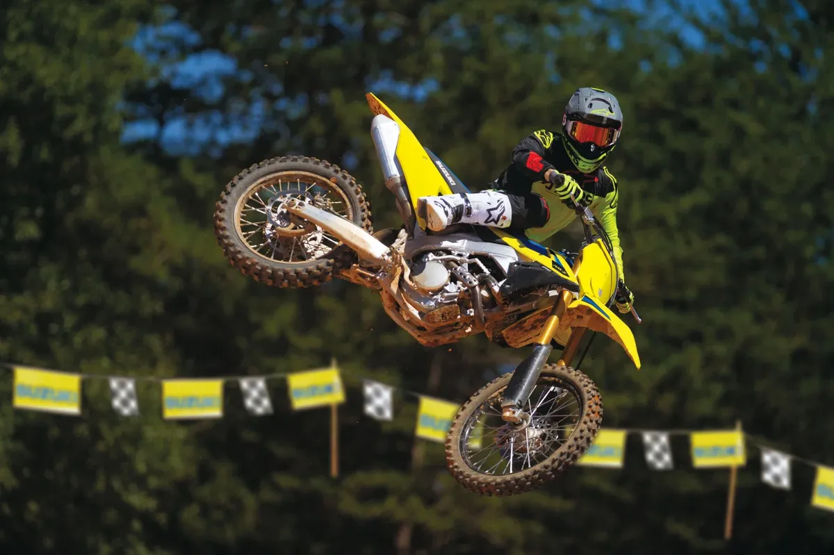Suzuki RM-Z450 теперь доступна со скидкой £1 000 в рамках программы первоначального взноса — фото 2
