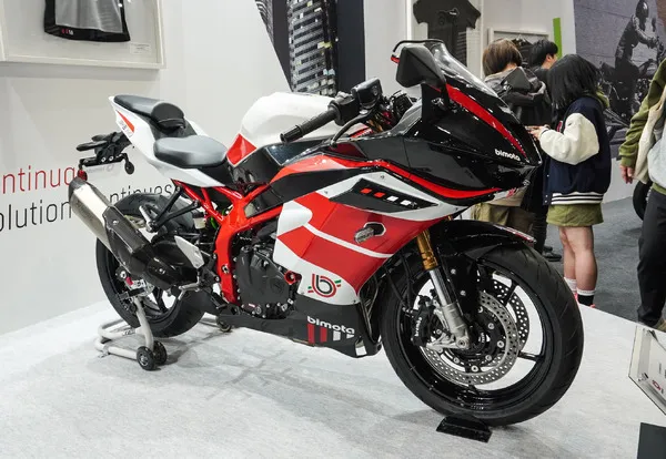 Bimota KB399 с 4-цилиндровым двигателем Kawasaki объёмом 400 куб. см выйдет в Японии весной 2027 года — фото 4