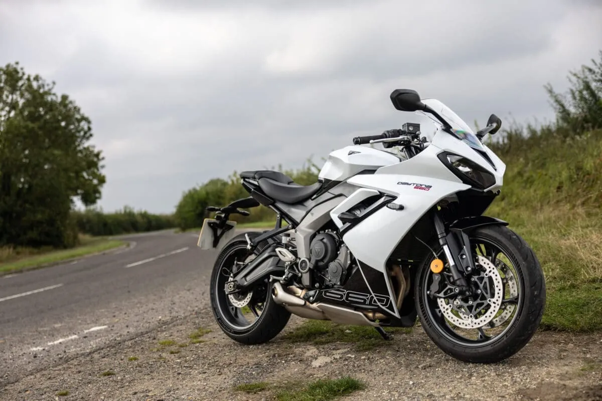 Тест-драйв: Triumph Daytona 660 — трёхцилиндровый спортбайк для A2