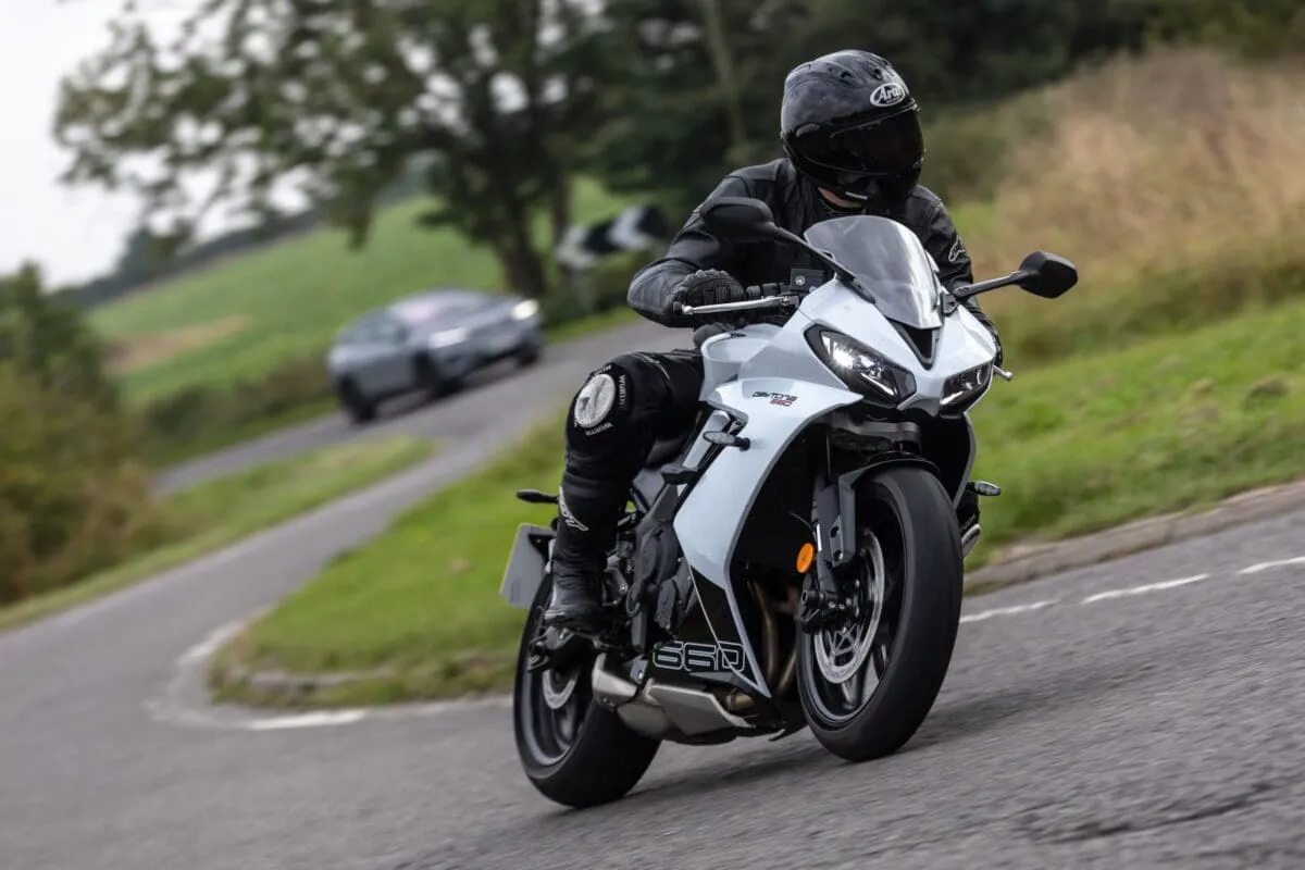 Тест-драйв: Triumph Daytona 660 — трёхцилиндровый спортбайк для A2 — фото 2