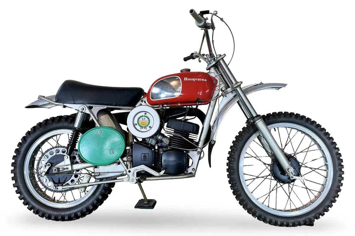 Мотоцикл Husqvarna 1972 года, связанный со Стивом Маккуином, выставят на аукцион в Стаффорде