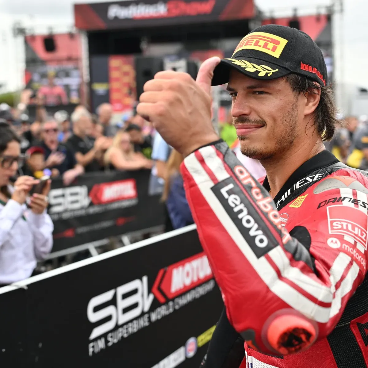 Carl Fogarty помог Pocher представить масштабную модель Ducati Panigale V2 Superquadro Final Edition в масштабе 1:4 — фото 4