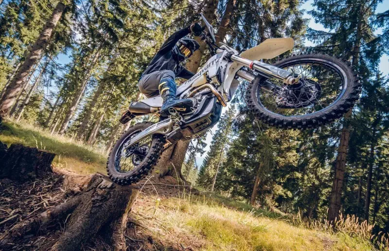 Husqvarna TE 300 Pro и FE 350 Pro: эндуро в заводской спецификации — фото 3