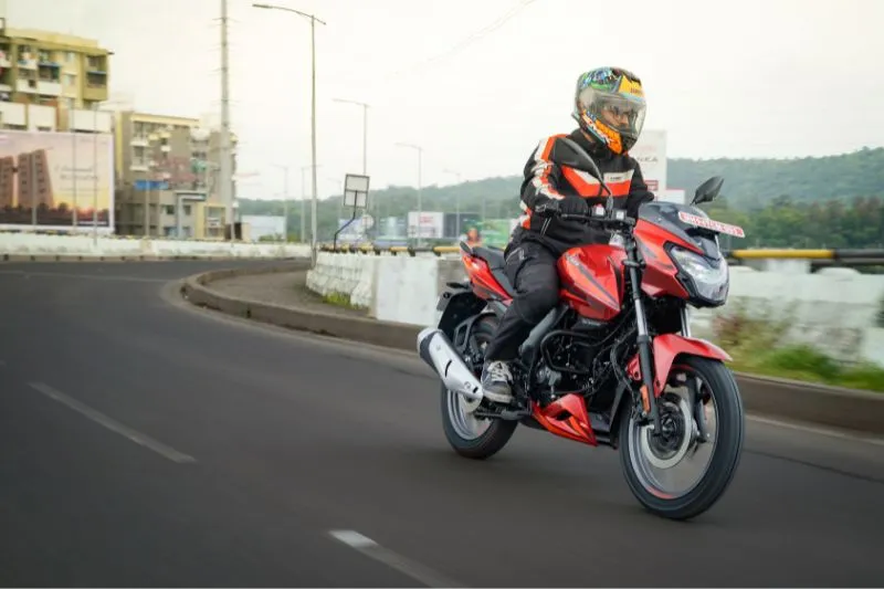 Bajaj Pulsar 150 2026 года — «Любимый сорванец» возвращается