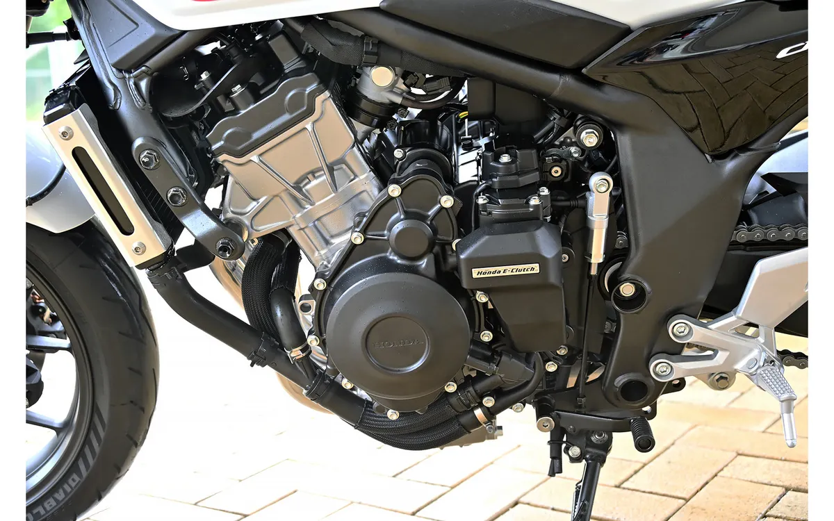 Возрождённая Honda CB400 Super Four продаётся отлично: около 2700 заказов за две недели, самый популярный цвет — Wolf Silver — фото 3