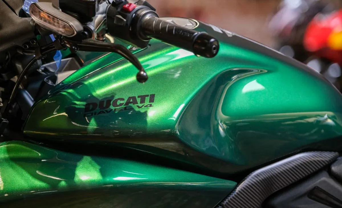 Документы CARB раскрывают новую модель Ducati, созданную в сотрудничестве с люксовым автопроизводителем — фото 2