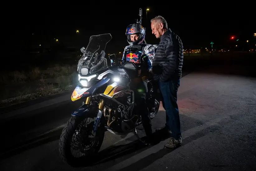 Triumph Tiger 1200 2027 года замечен на попытке установления рекорда Сэма Сандерленда — фото 2