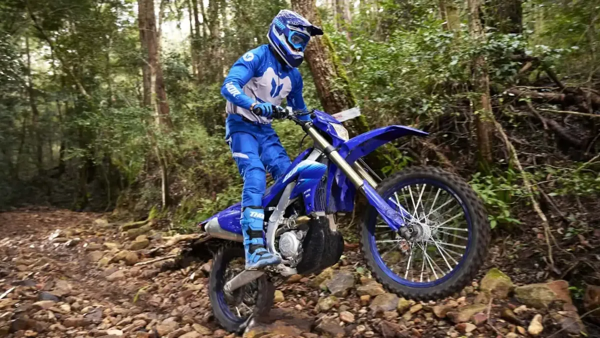 Yamaha WR450F уже имела достаточно мощности. Поэтому Yamaha улучшила всё остальное