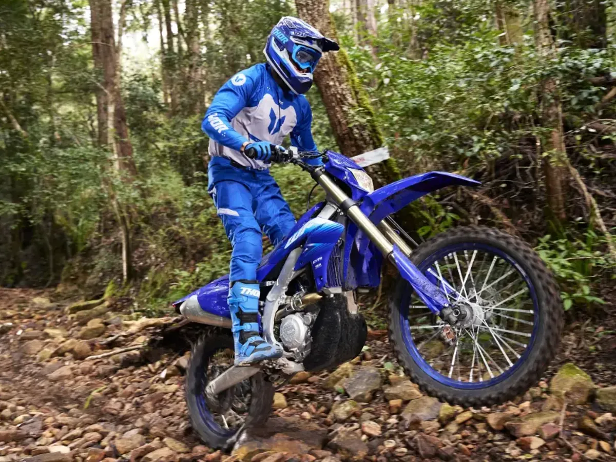 Yamaha WR450F уже имела достаточно мощности. Поэтому Yamaha улучшила всё остальное — фото 2