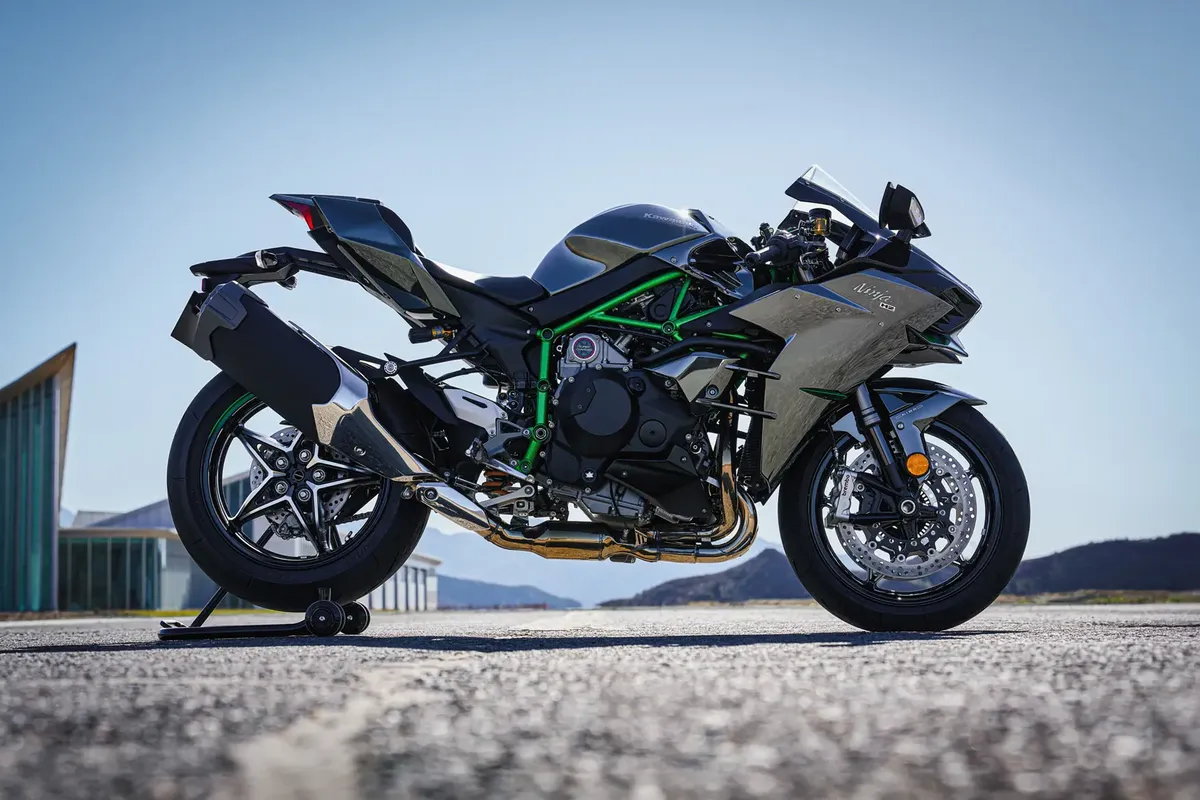 Kawasaki Ninja H2 возвращается в модельный ряд Великобритании на 2027 год
