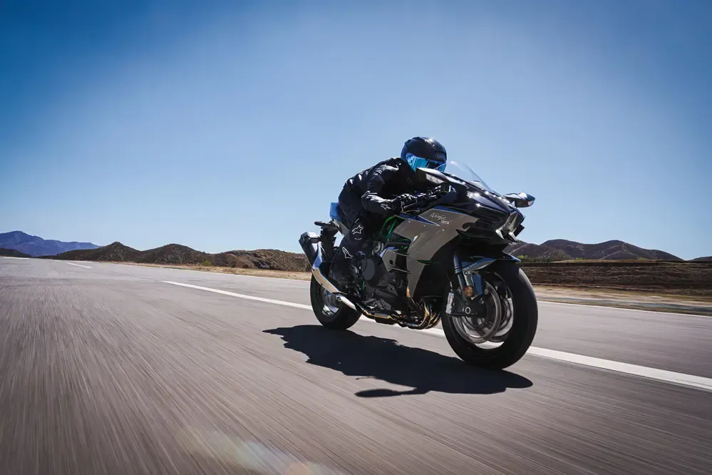 Kawasaki Ninja H2 возвращается в Великобританию в 2027 году — фото 2