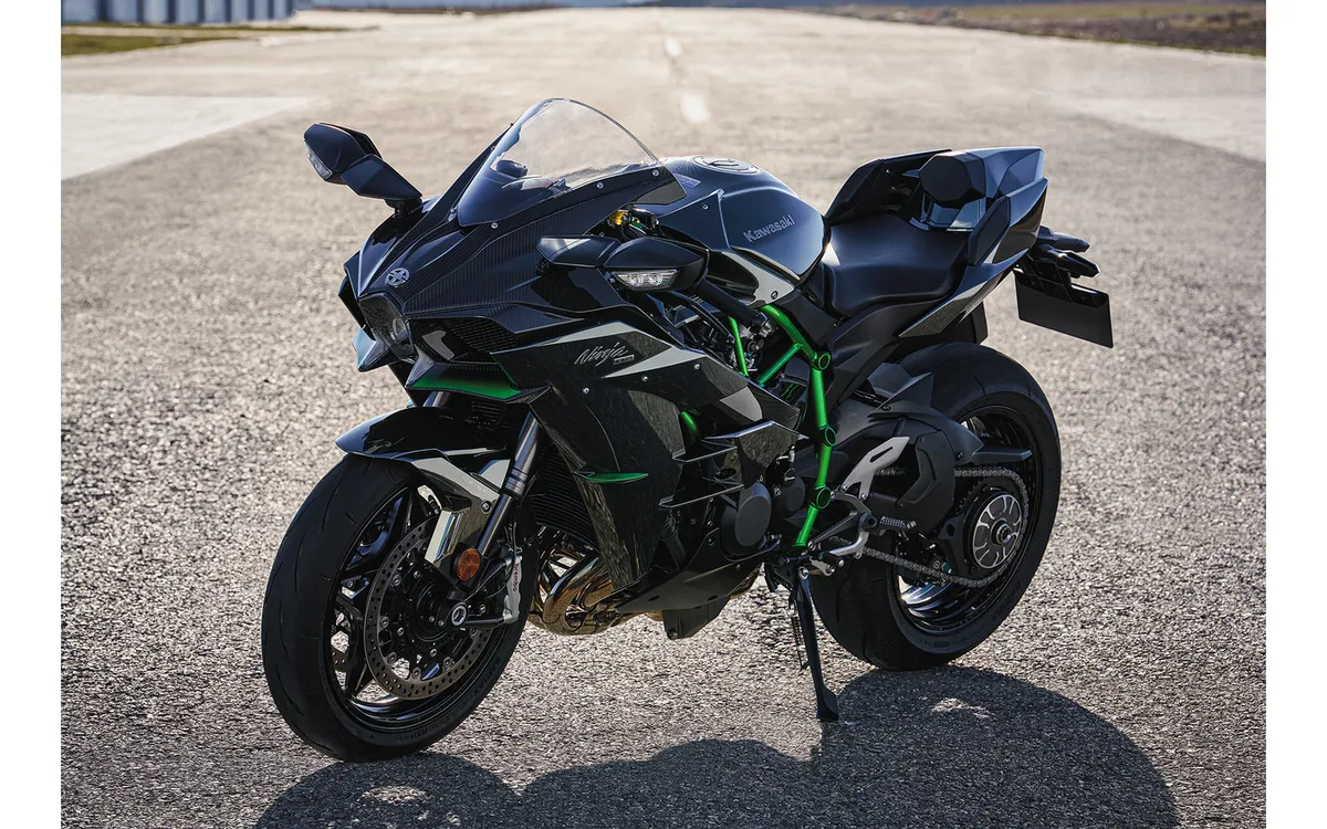 Новая Kawasaki Ninja H2 CARBON поступит в продажу в Японии весной 2027 года — фото 2