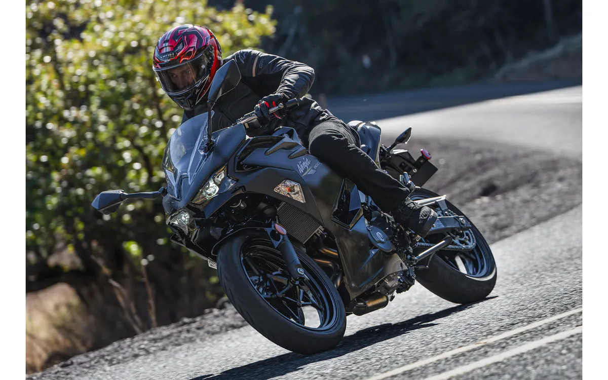 Kawasaki Ninja 500 2027 года поступит в продажу 17 октября по цене 891 000 иен — фото 2