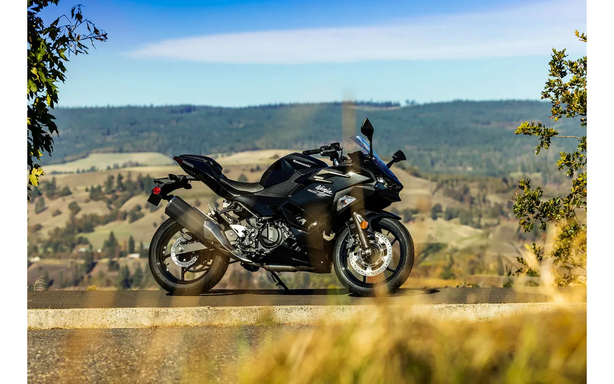 Kawasaki Ninja 500 2027 года поступит в продажу 17 октября по цене 891 000 иен — фото 3