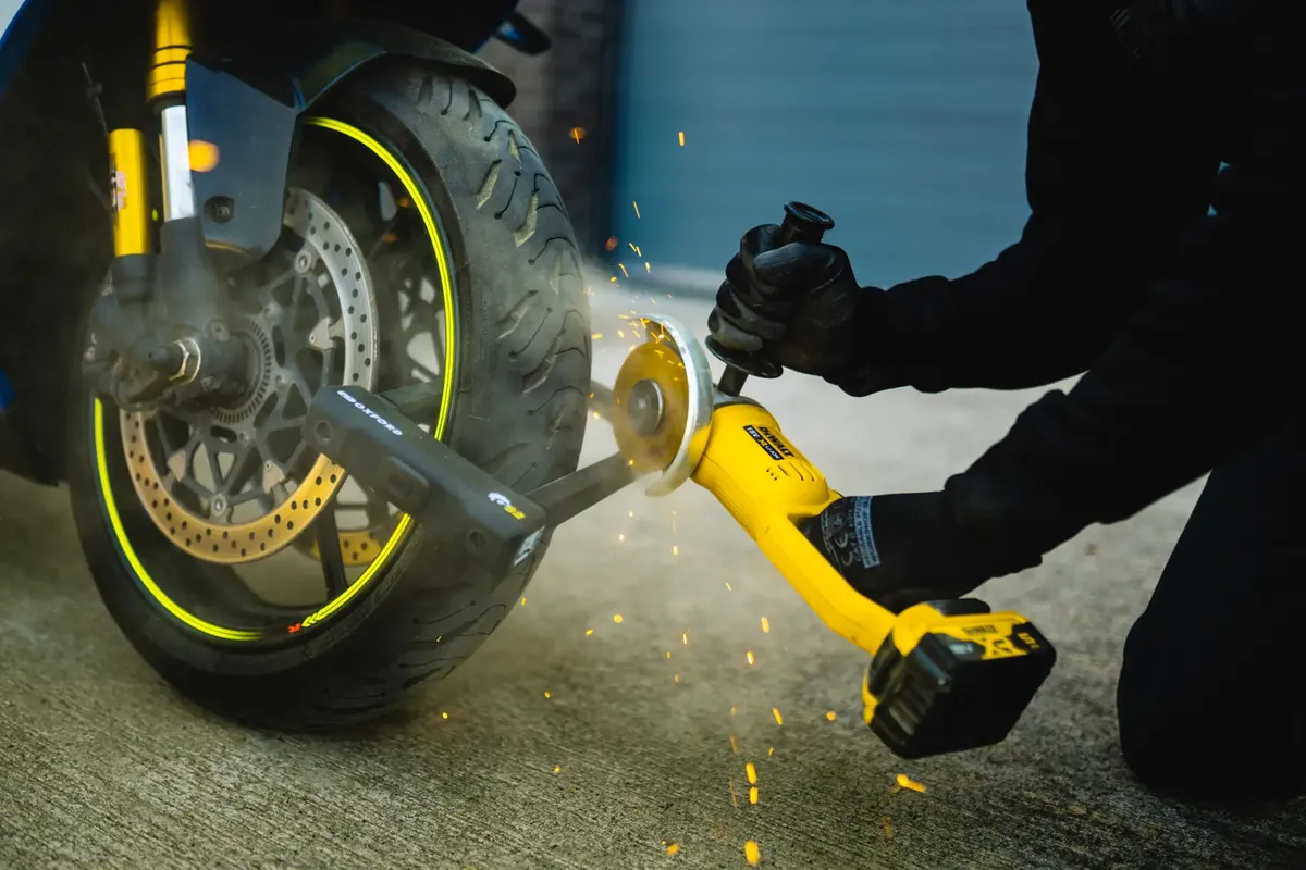 Новые D-замки Oxford Grinder S1 и S2 противостоят кражам с болгаркой