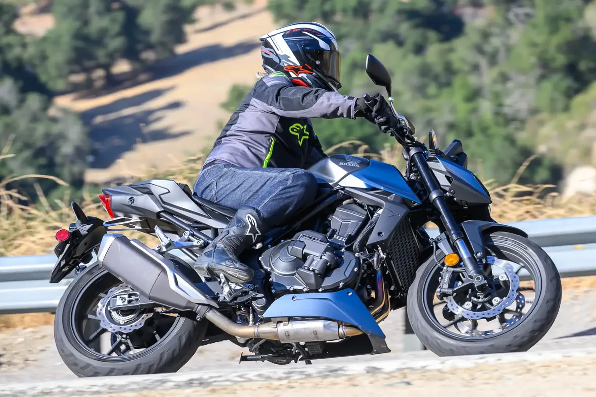 Обзор Honda CB750 Hornet E-Clutch 2026: 16 быстрых фактов