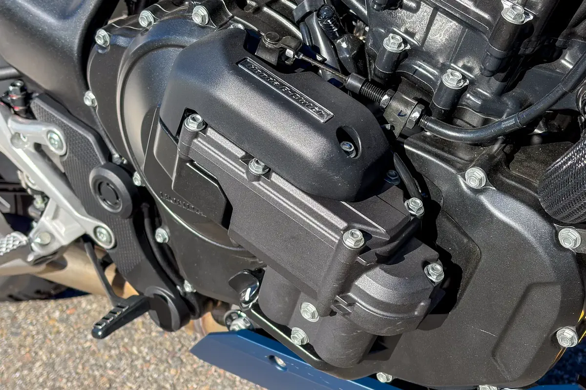 Обзор Honda CB750 Hornet E-Clutch 2026: 16 быстрых фактов — фото 2