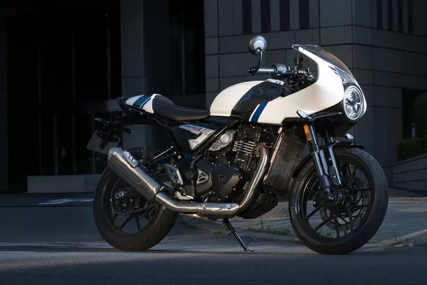Triumph Thruxton 400: тест-драйв — подлинный кафе-рейсер в 400 куб. см