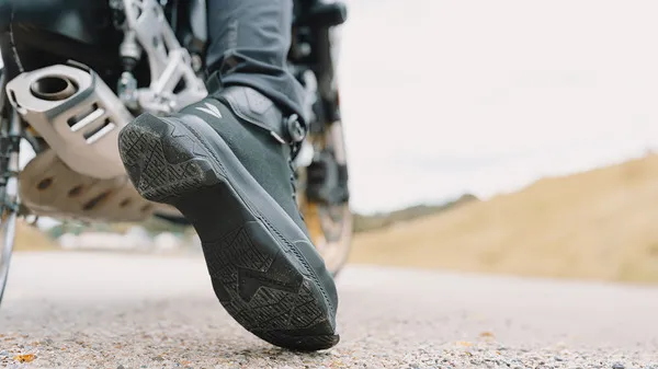 RS TAICHI выпускает мотоциклетные ботинки Hoop Up Shoes с толстой подошвой: 7 см в пятке и 4 см в носке
